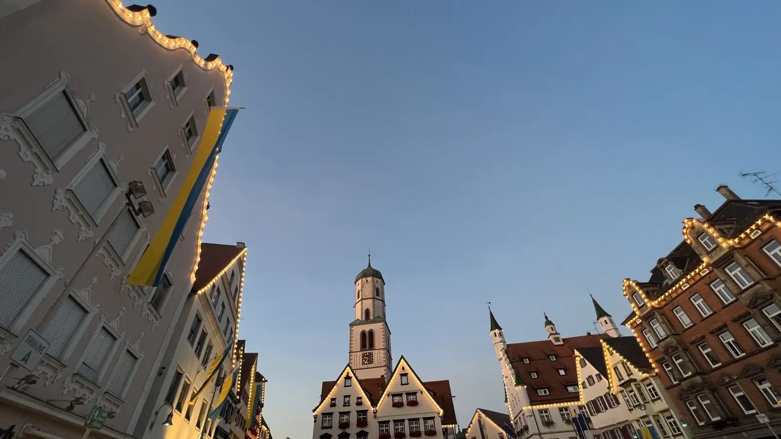 Marktplatz Biberach in der Abenddämmerung